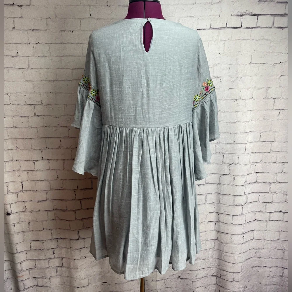 Umgee size small gray embroidered dress